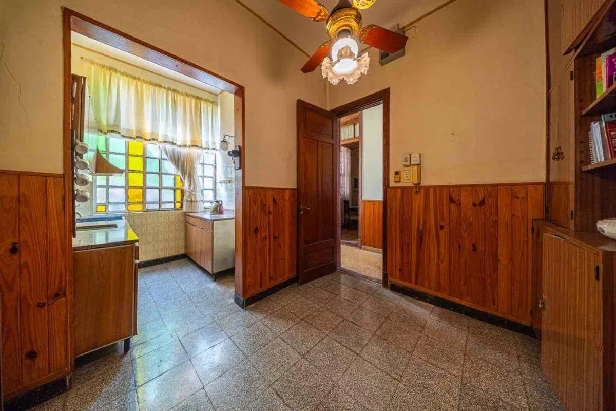 CASA EN VENTA DE 3 DORMITORIOS COCHERA. ARROYITO 4