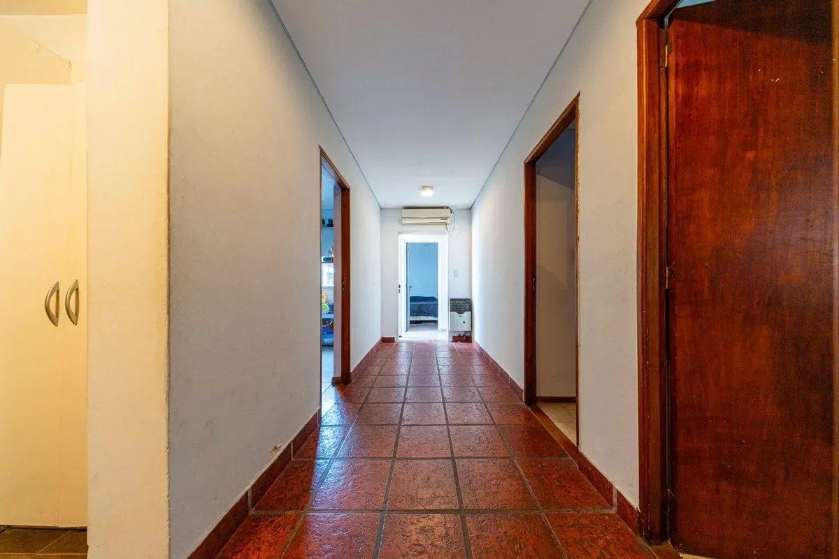 VTA CASA 4 DORM, PATIO Y COCHERA Y JARDIN 5