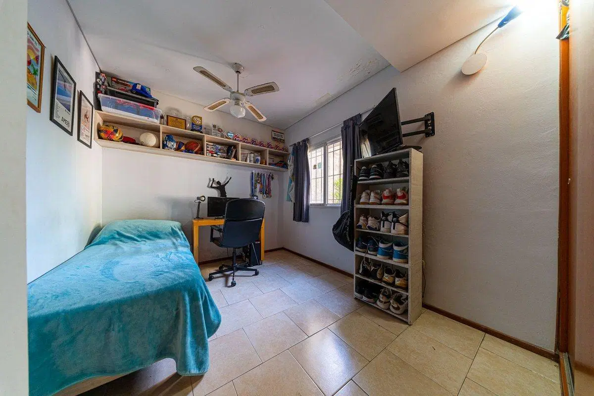 VTA CASA 4 DORM, PATIO Y COCHERA Y JARDIN 8
