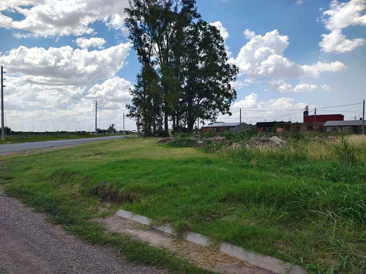 Venta 3 lotes 2200m2 Uso Comercial . Financiación 4