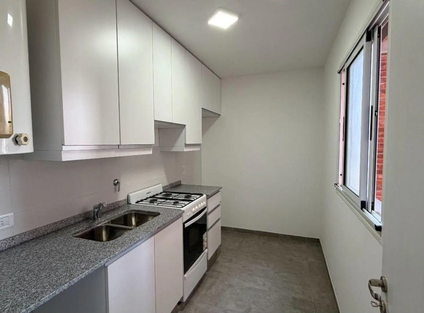EN VENTA DEPTO 1 DORMITORIO REPUBLICA DE LA SEXTA 5