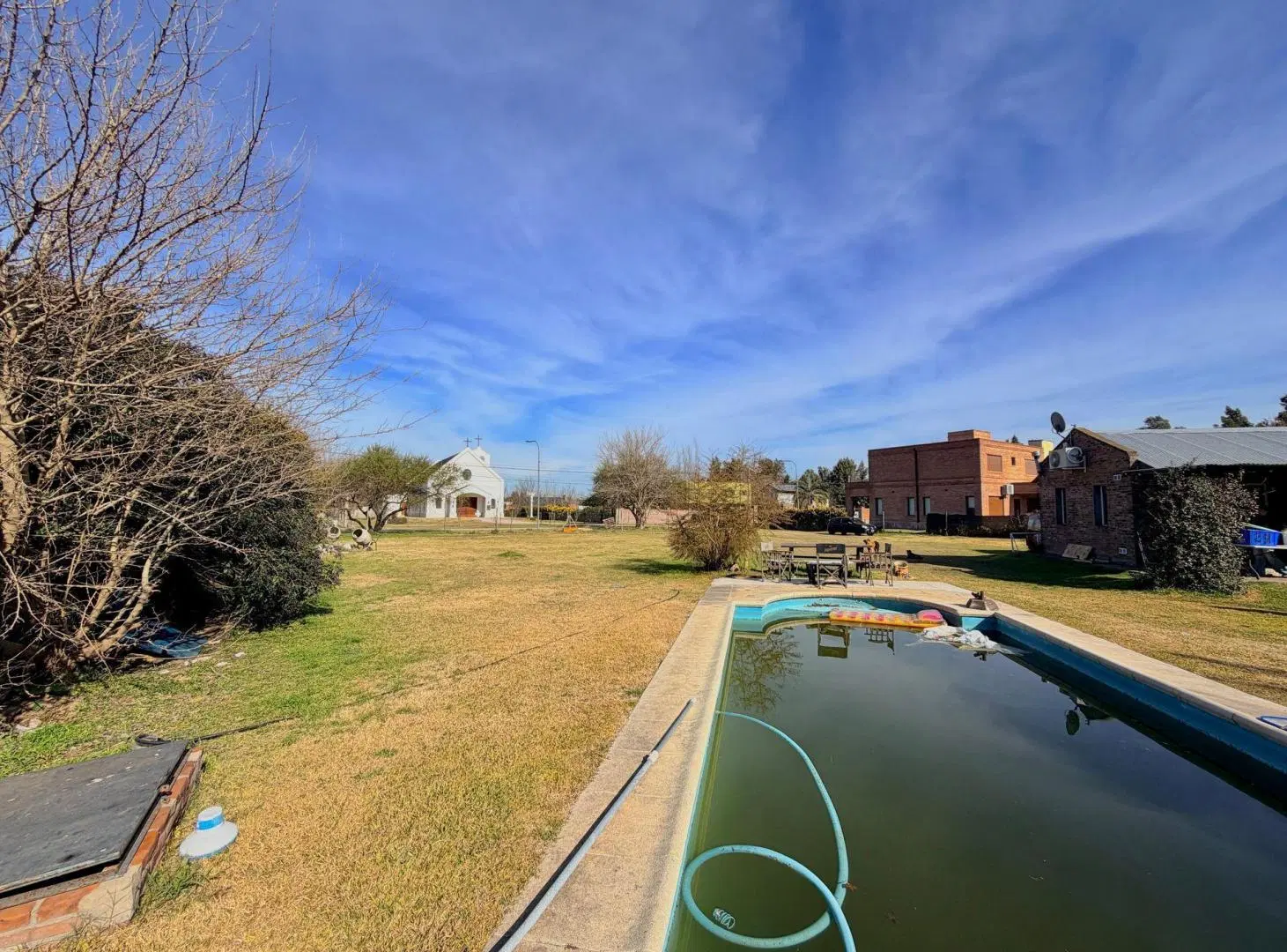 VENTA TERRENO CON PILETA 1000M2 EN HOSTAL DEL  SOL 5