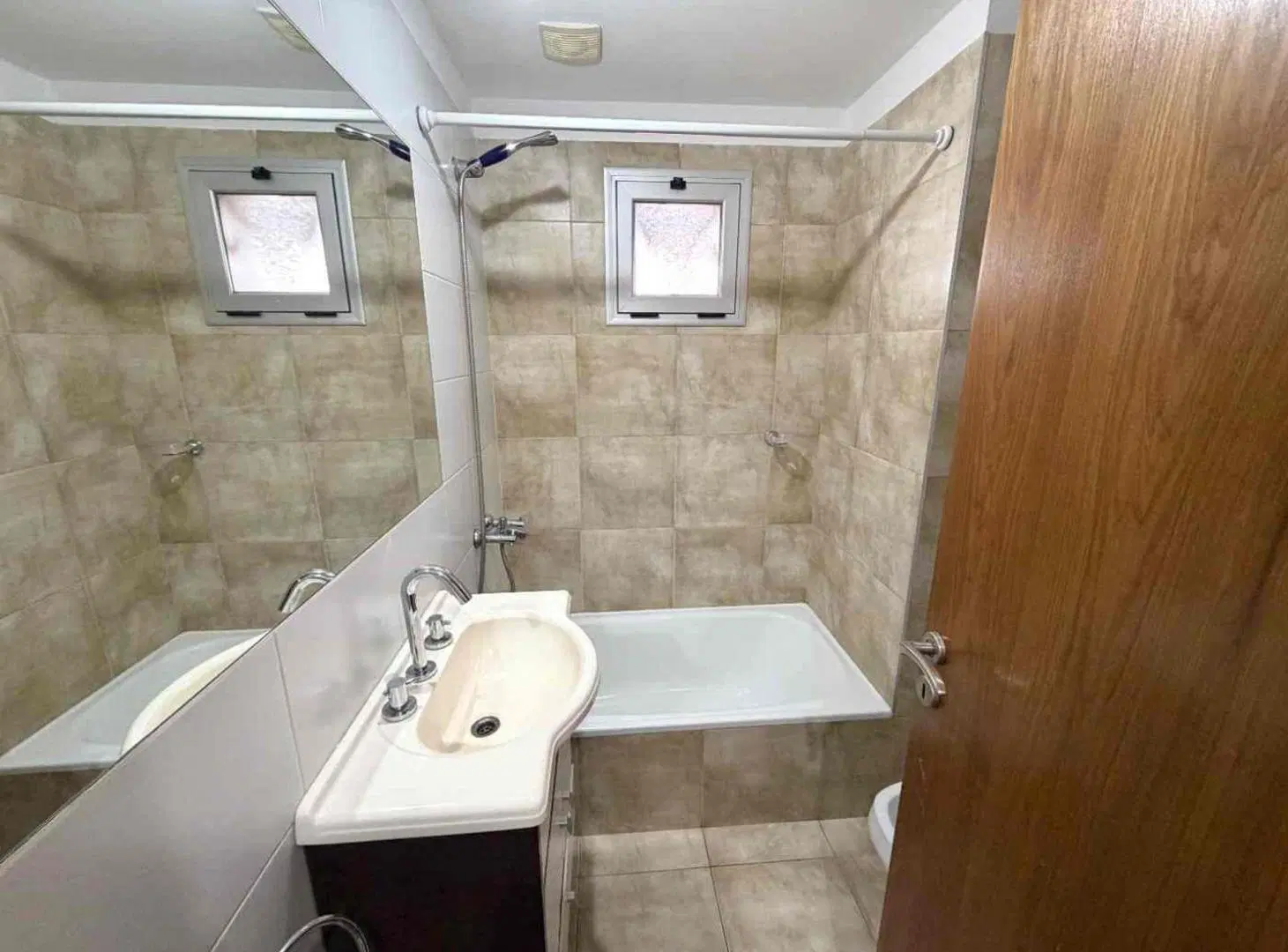 COMODO MONOAMBIENTE EN VENTA CON BALCÓN 8