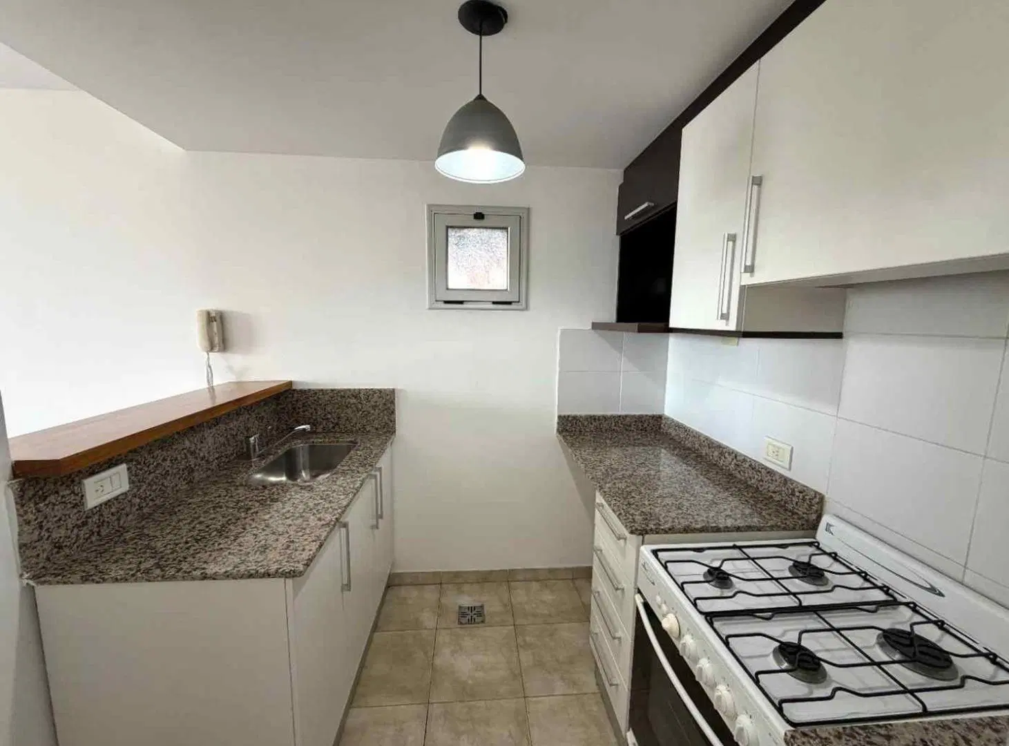 COMODO MONOAMBIENTE EN VENTA CON BALCÓN 5