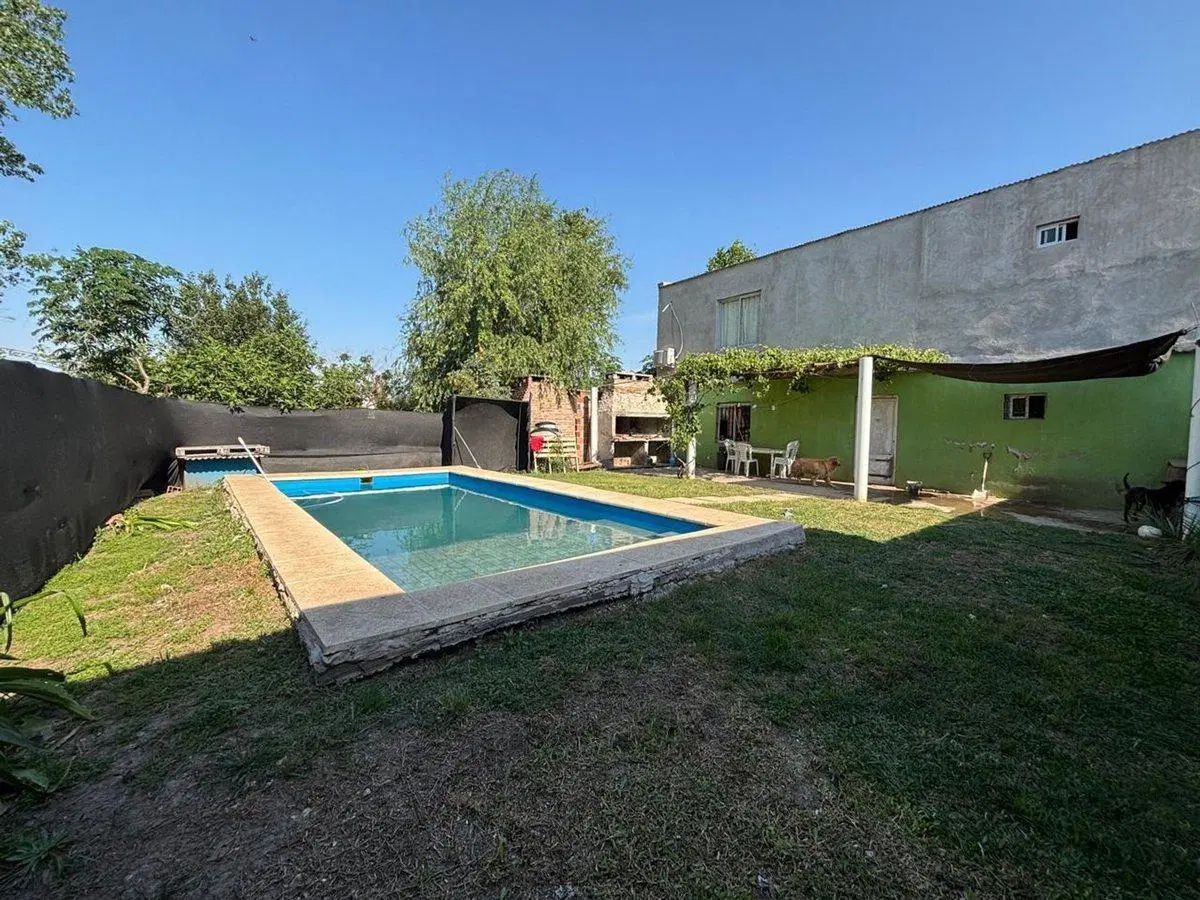 CASA 3 DORMITORIOS CON PILETA EN VENTA ROLDAN 2