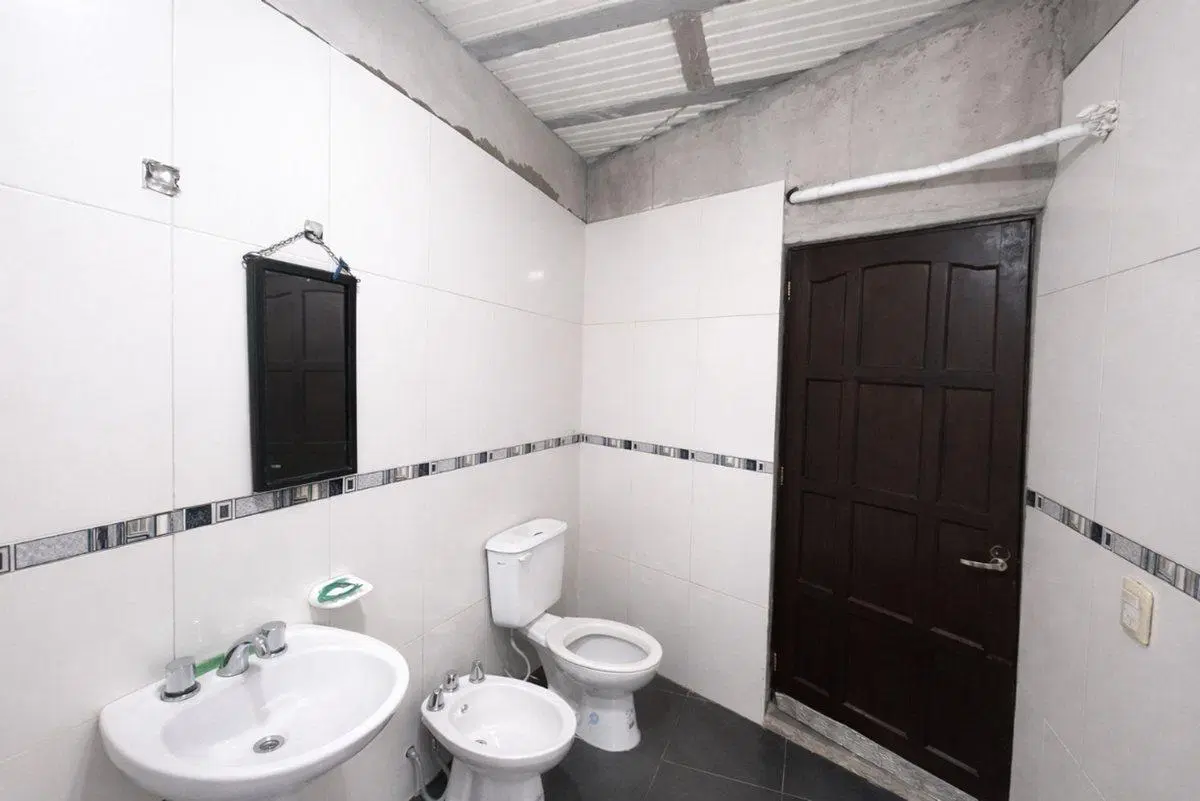 CASA DE 3 DORMITORIOS EN VENTA C/COCHERA 8