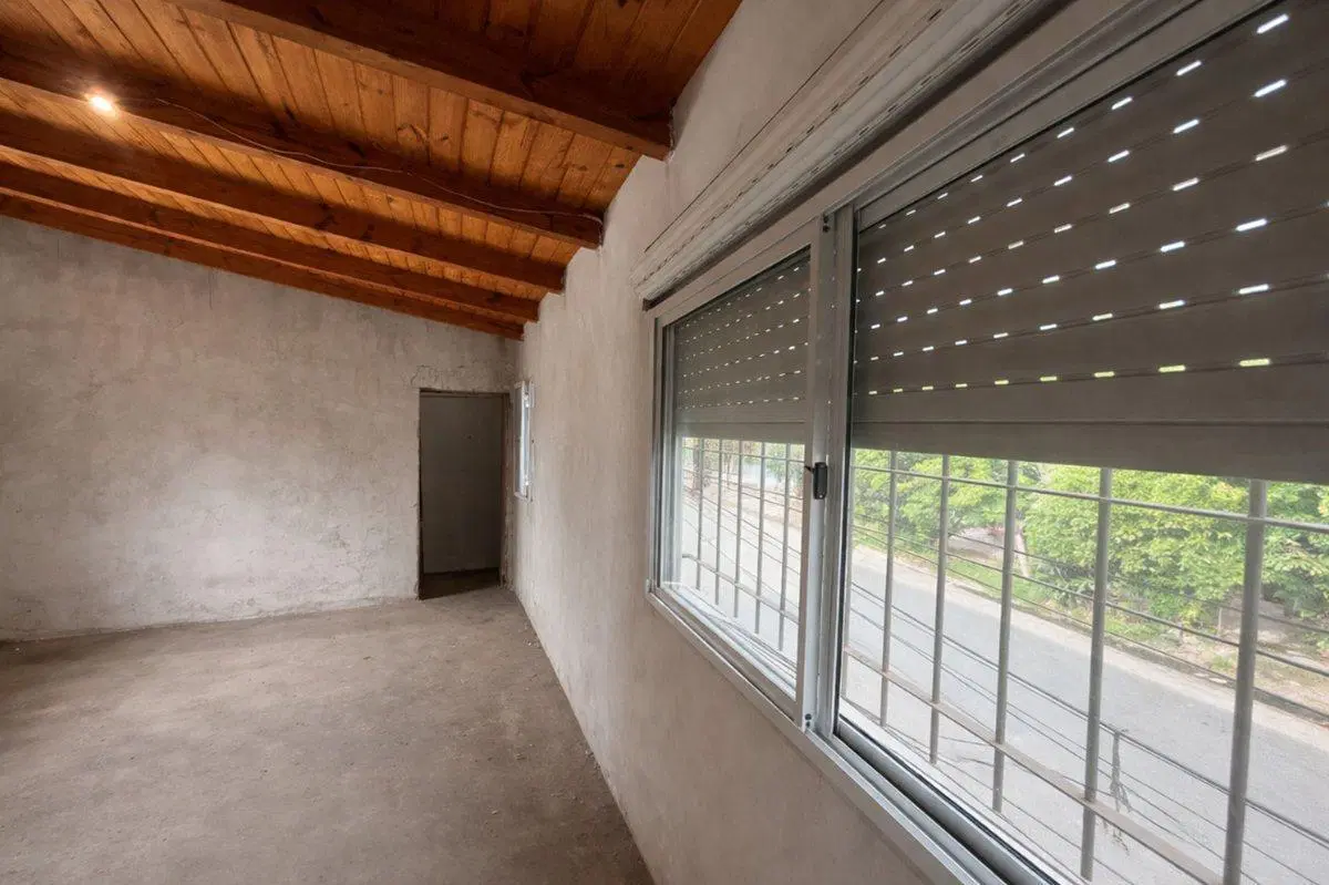 CASA DE 3 DORMITORIOS EN VENTA C/COCHERA 5
