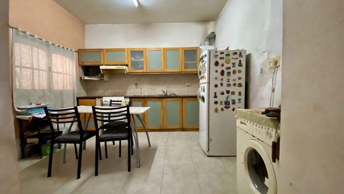 Foto de Venta Casa 2 Plantas 4 Dormitorios Cochera, imagen 2