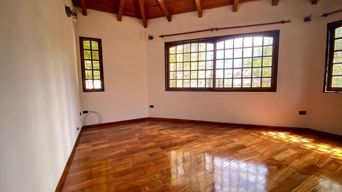 Foto de Venta Casa 2 Plantas 4 Dormitorios Cochera, imagen 4