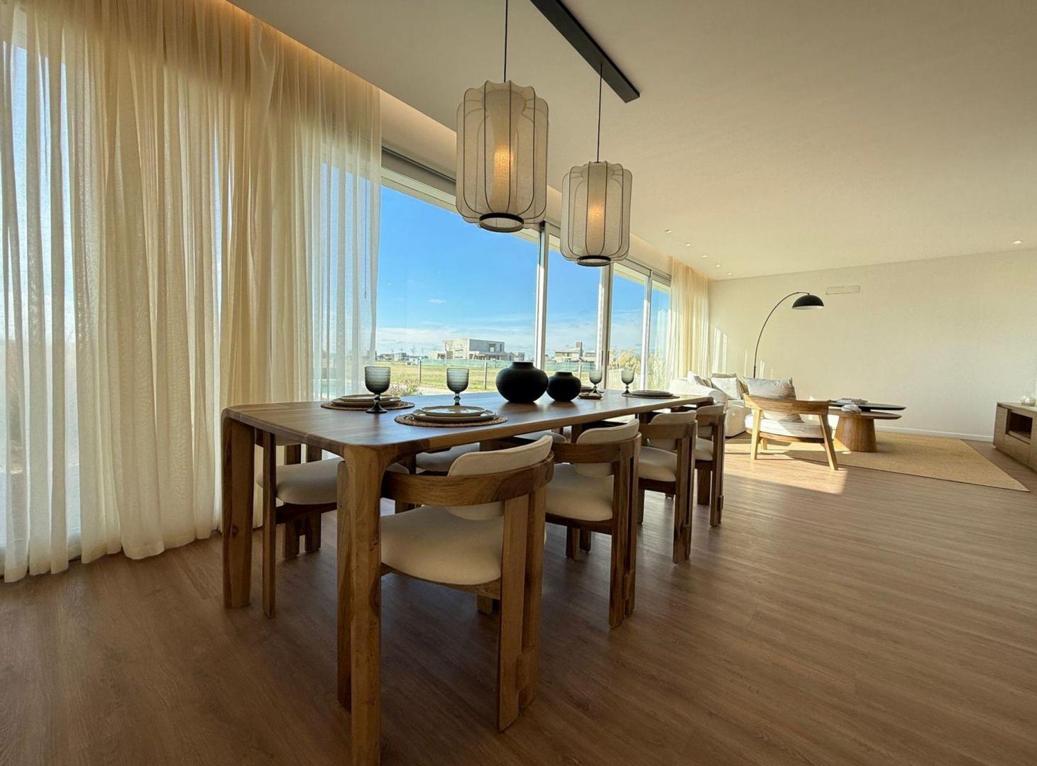 Foto de VENTA CASA 4 DORMITORIOS A ESTRENAR FRENTE SUR, imagen 1