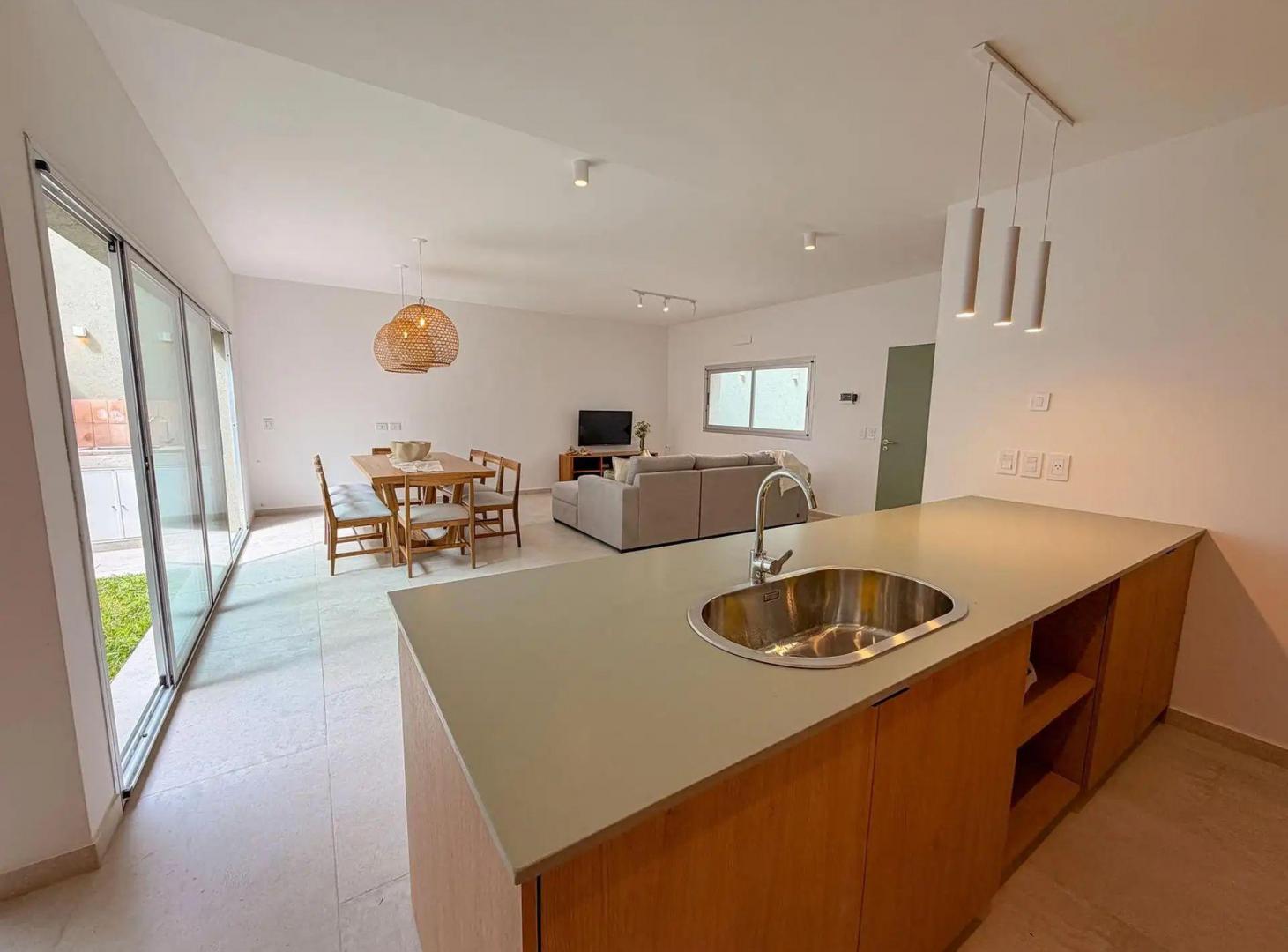 Foto de VENTA CASA PASILLO UNICO 3 DORM PILETA PARRILLERO, imagen 2