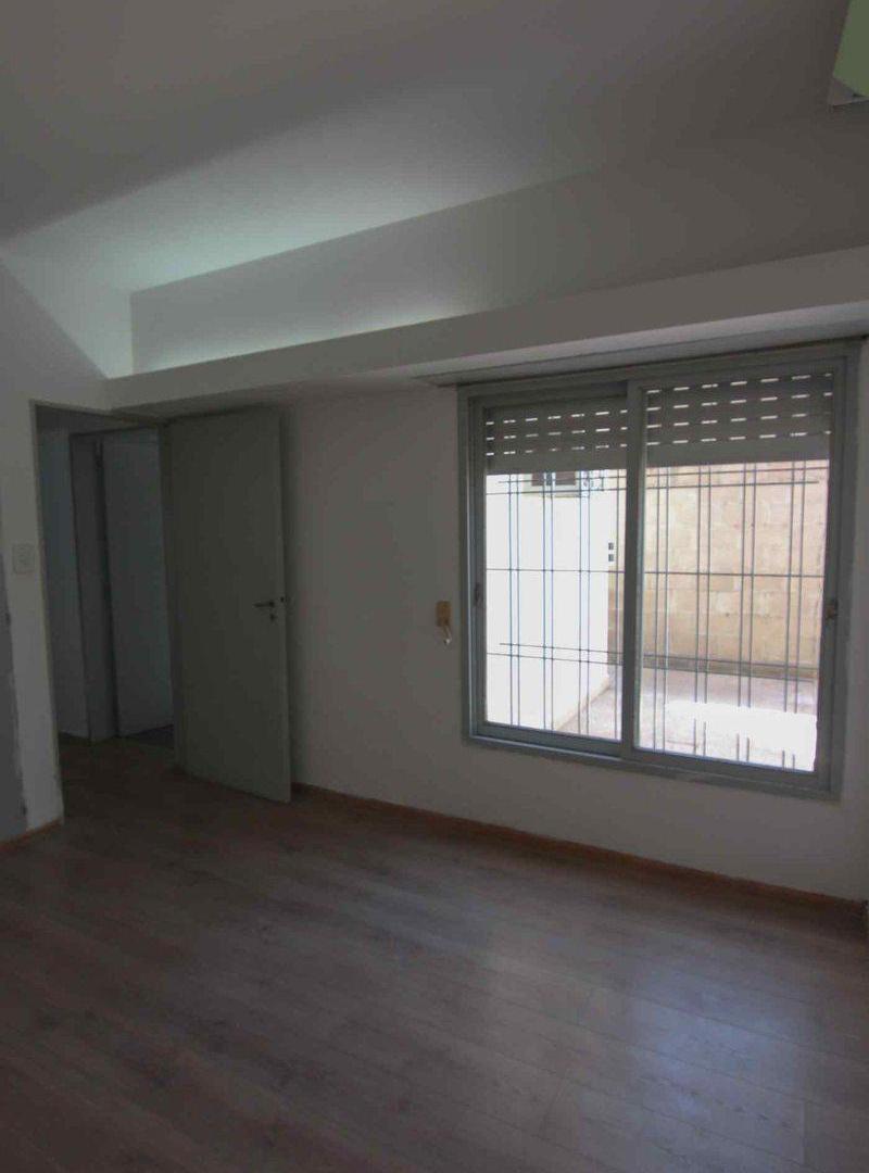 Foto de CASA EN VENTA DOS DORMITORIOS COCHERA, imagen 5