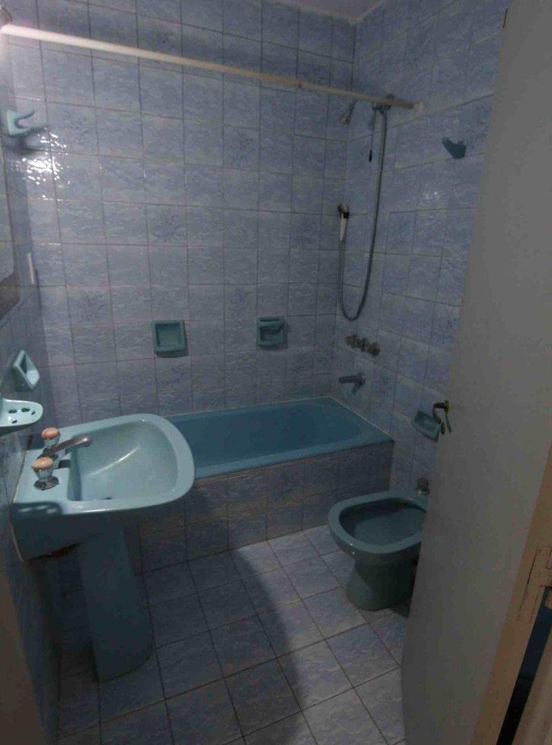 Foto de CASA EN VENTA DOS DORMITORIOS COCHERA, imagen 3