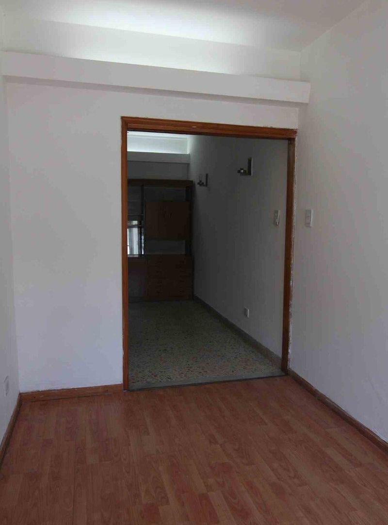 Foto de CASA EN VENTA DOS DORMITORIOS COCHERA, imagen 2