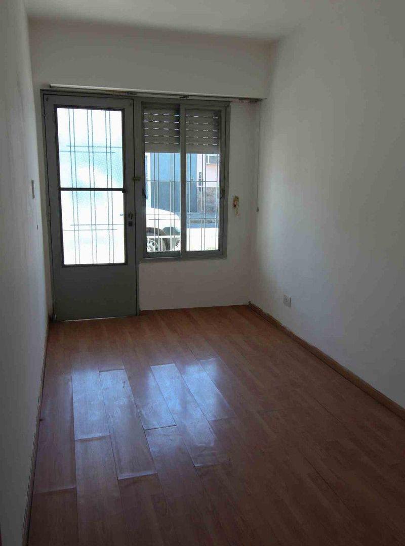 Foto de CASA EN VENTA DOS DORMITORIOS COCHERA, imagen 1