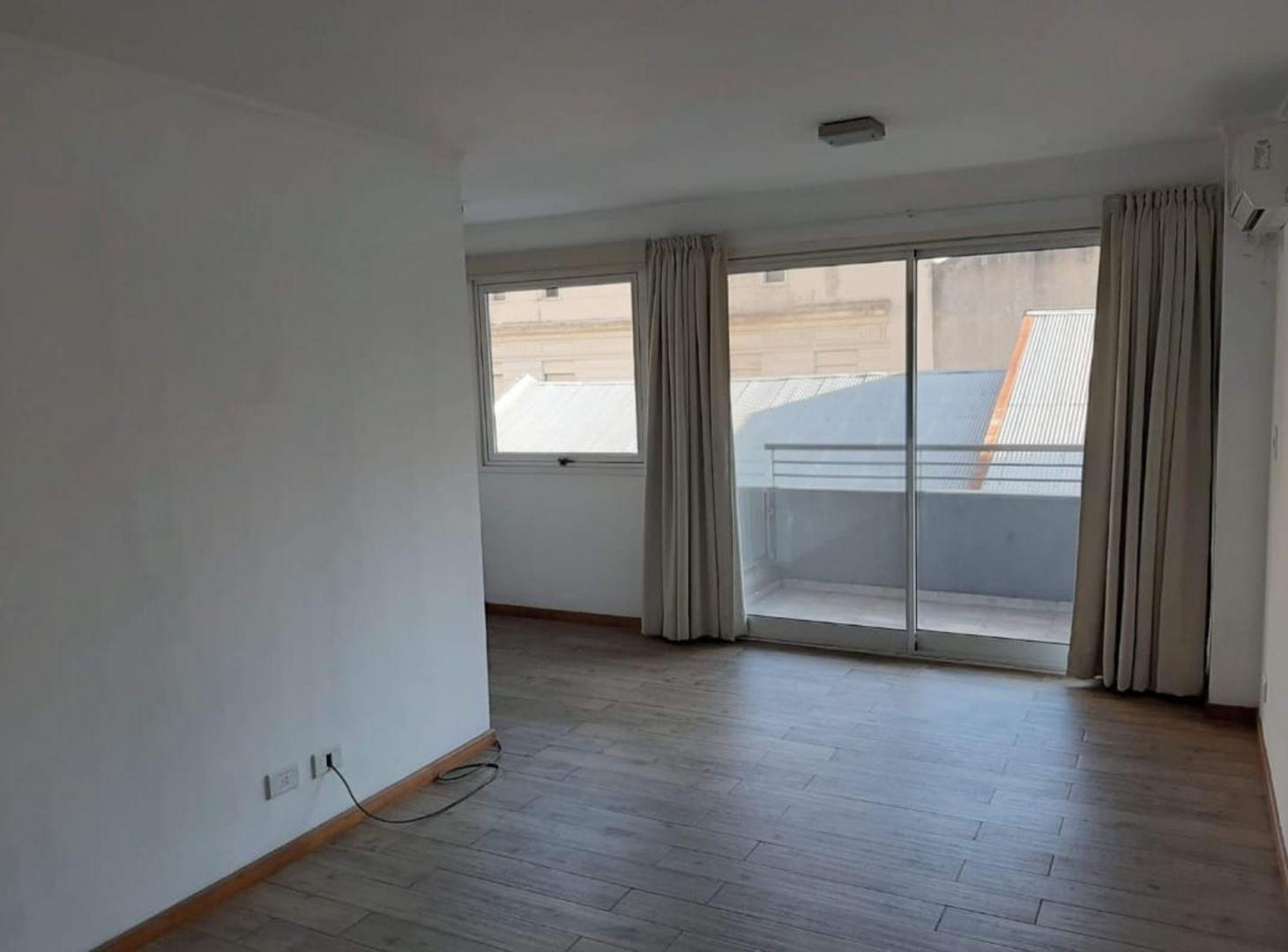 Foto de VENTA DEPARTAMENTO UN DORMITORIO CON BALCON CENTRO, imagen 1