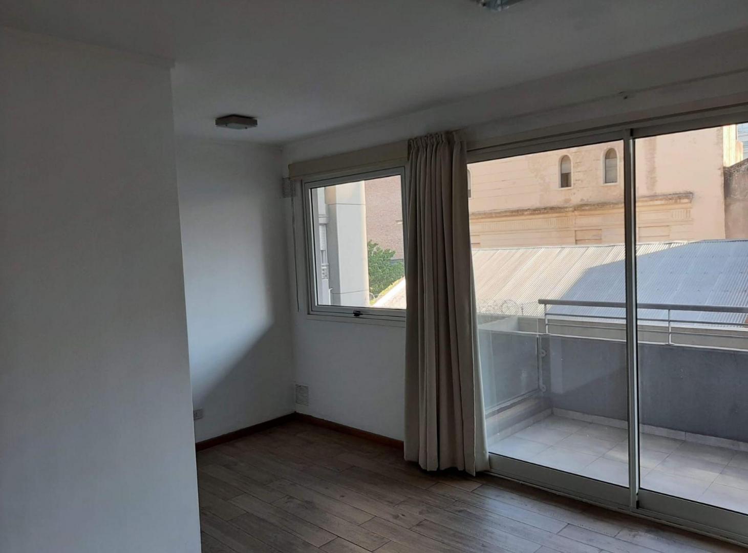 Foto de VENTA DEPARTAMENTO UN DORMITORIO CON BALCON CENTRO, imagen 2