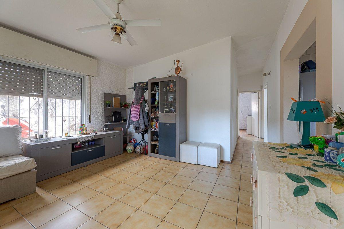 Foto de Casa de 3 dormitorios con cochera doble y patio, imagen 5