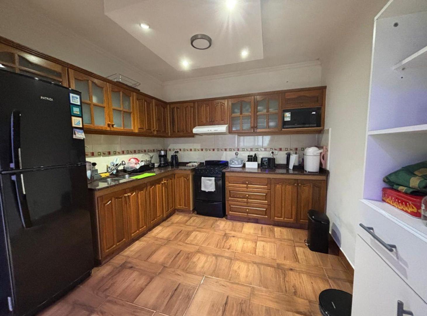 Foto de VENTA CASA 3 DORMITORIOS-PILETA-QUINCHO-COCHERA, imagen 5