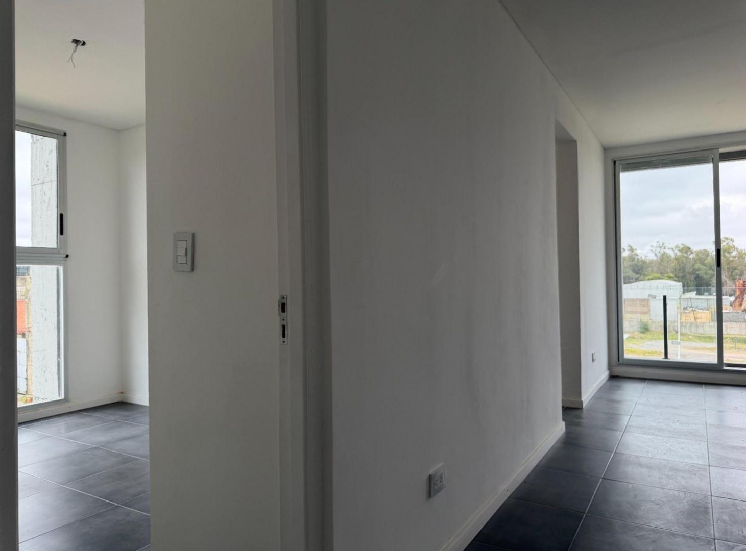 Foto de DEPTO 2 DORMI BALCON C/PARRILLA Y COCHERA EN VENTA, imagen 2