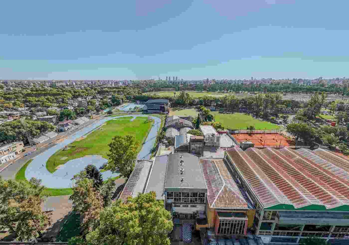 Foto de LOTE SOBRE BOULEVARD CON VISTA AL PARQUE EN VENTA, imagen 2