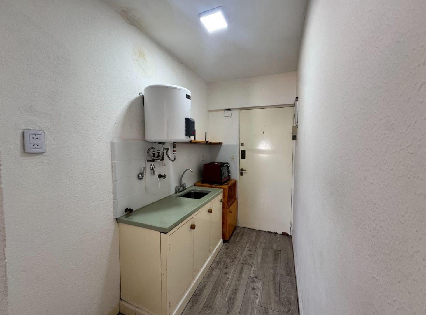 Foto de VENTA MONOAMBIENTE - APTO CREDITO - ABASTO, imagen 2