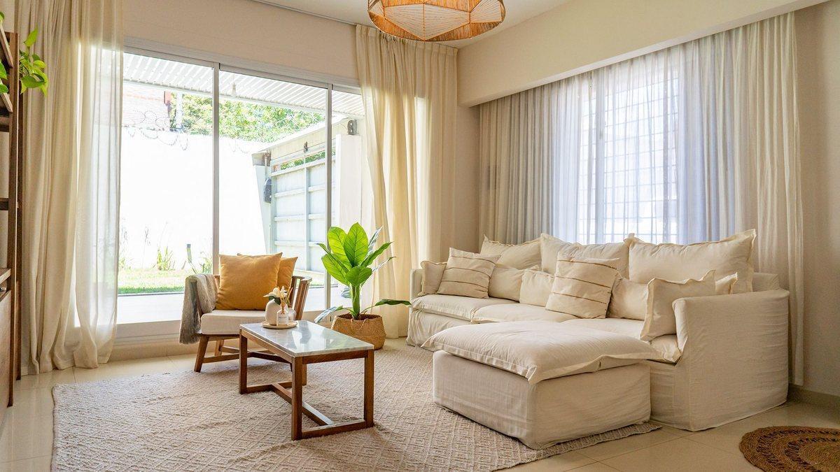 Foto de CASA DE 3 DORMIS - EN VENTA - GALERIA Y JARDIN, imagen 4