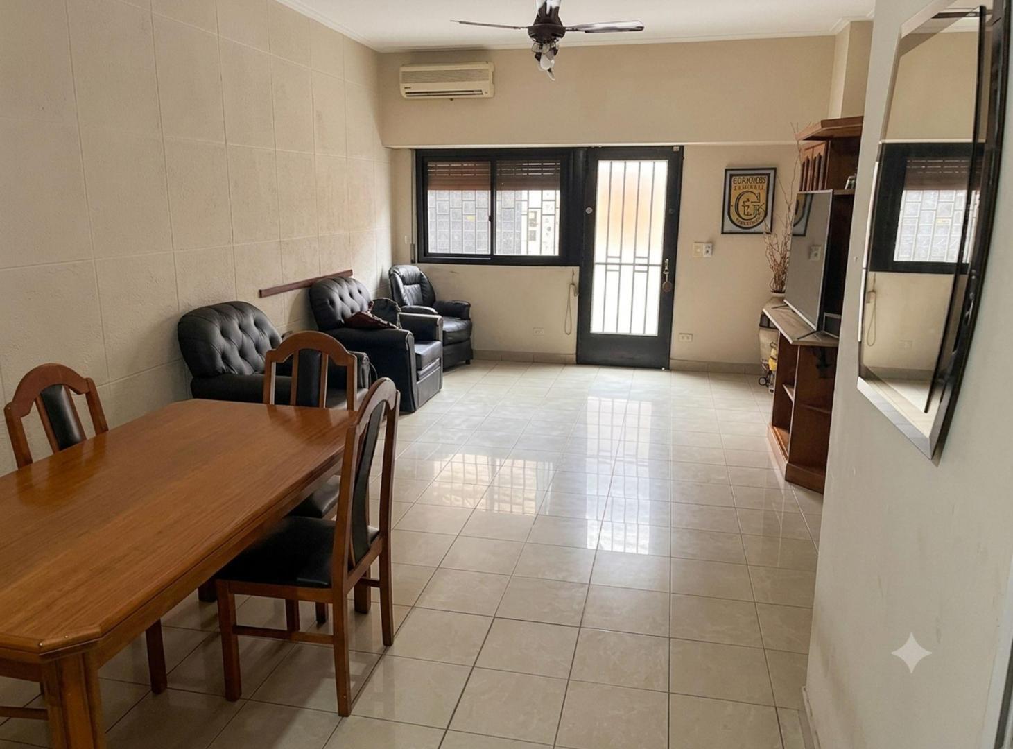 Foto de Casa de 3 dormitorios con cochera y amplia terraza, imagen 1