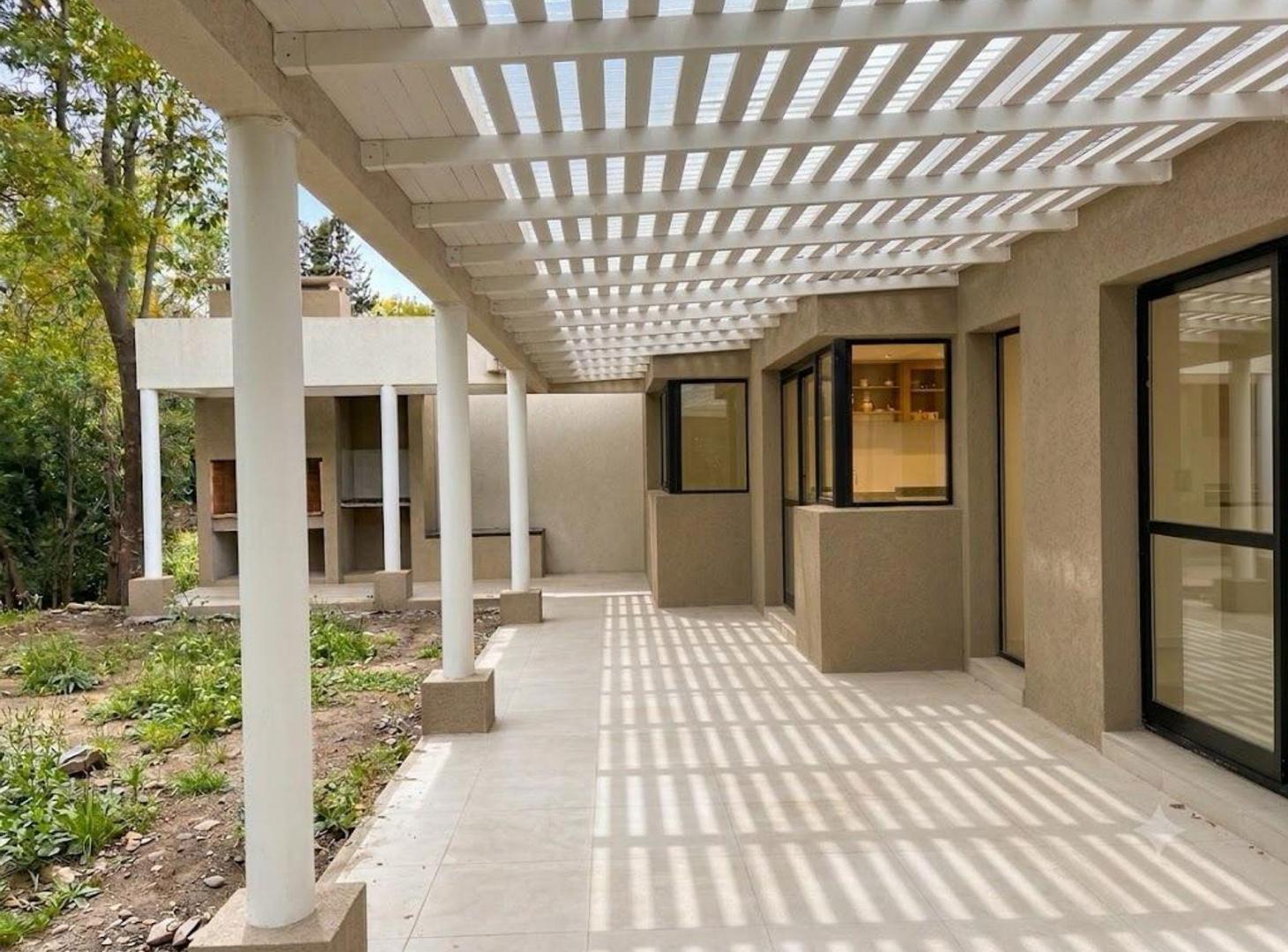 Foto de Casa estrenar tres dormitorios pileta Apta Credito, imagen 2