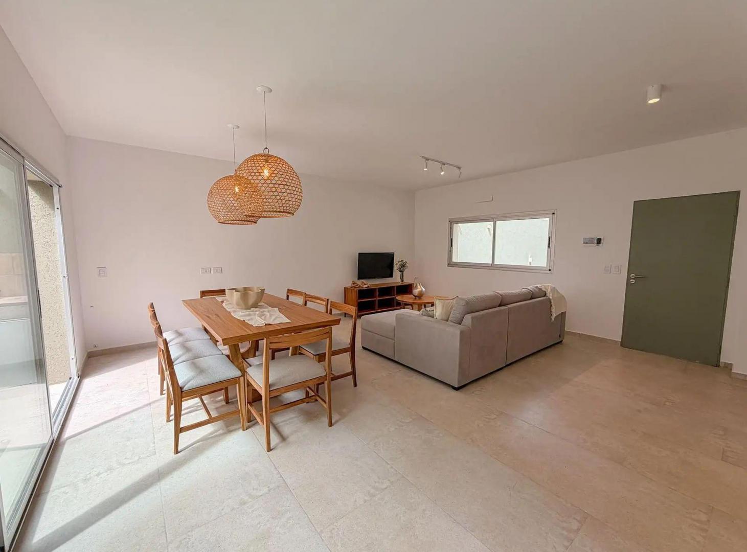 Foto de VENTA CASA PASILLO UNICO 3 DORM PILETA PARRILLERO, imagen 2