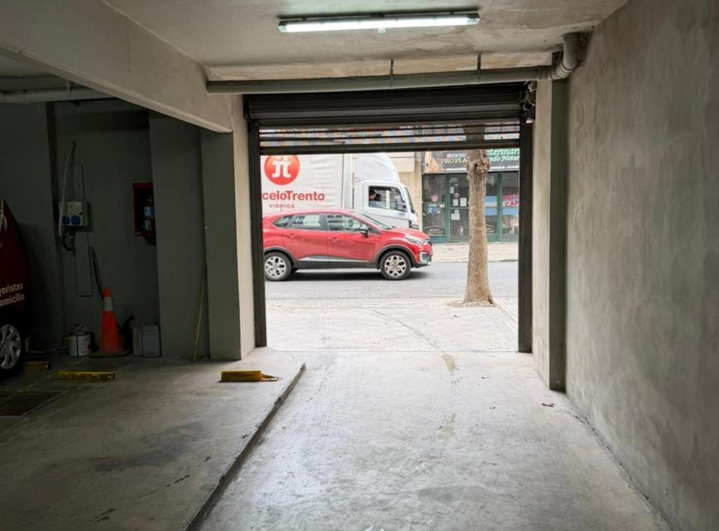 Foto de VENTA COCHERA CUBIERTA BARRIO LOURDES, imagen 3