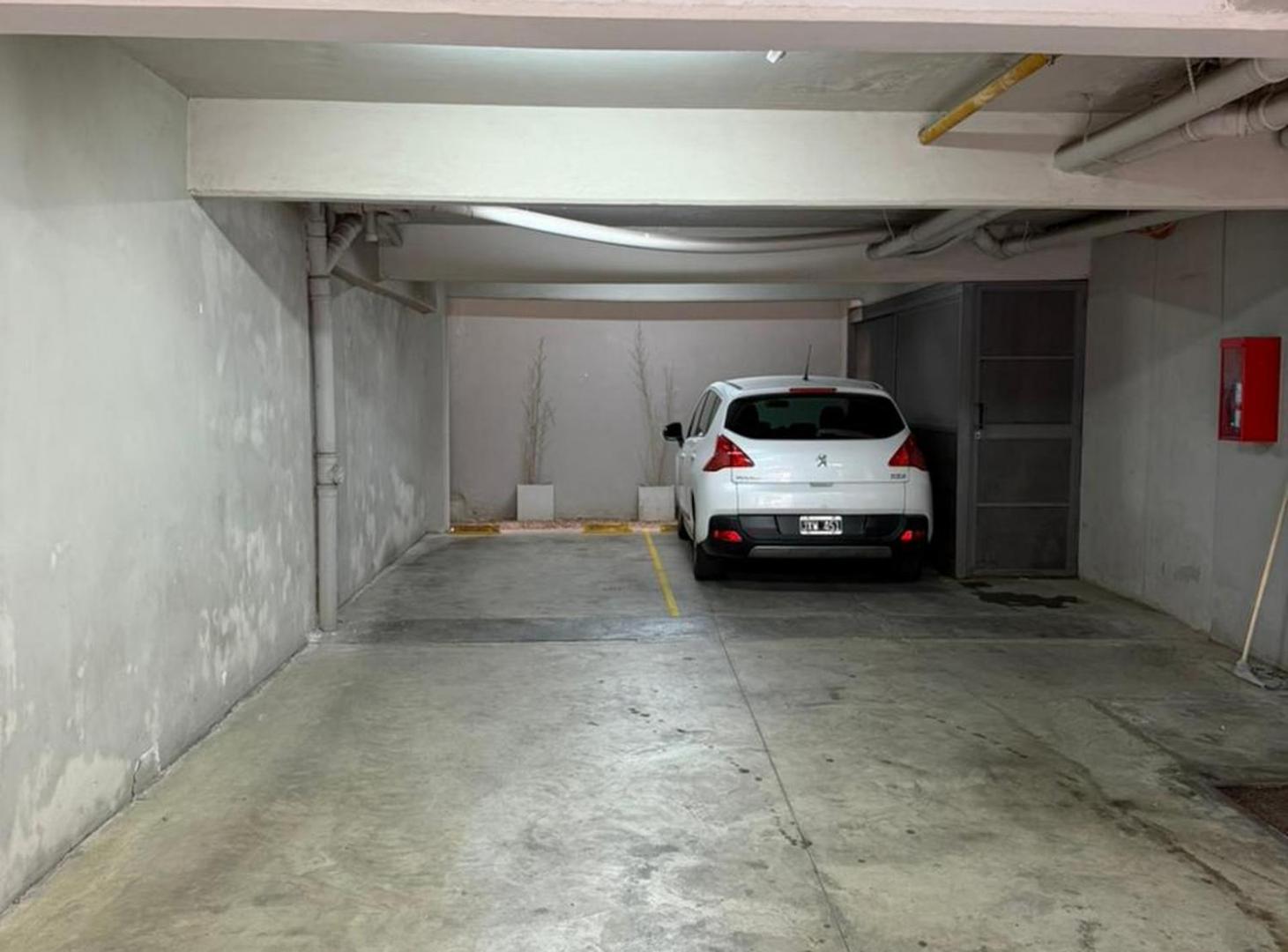 Foto de VENTA COCHERA CUBIERTA BARRIO LOURDES, imagen 4