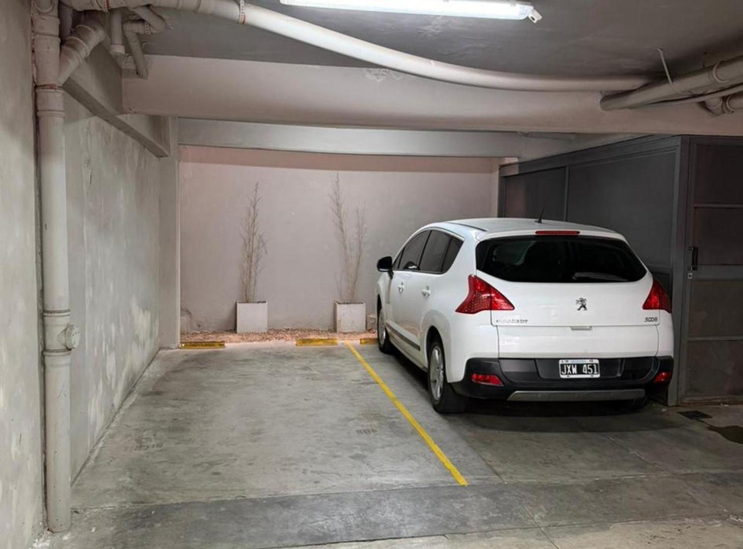 Foto de VENTA COCHERA CUBIERTA BARRIO LOURDES, imagen 2