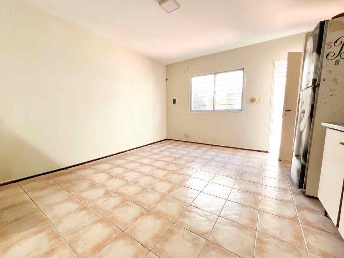 Foto de PH 1 DORMITORIO EN VENTA SOBRA AV FRANCIA, imagen 2