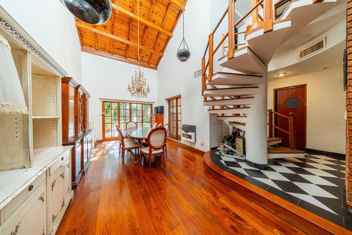 Foto de CASA EN VENTA 4/5 DORMITORIOS.JARDÍN.QUINCHO.GARAG, imagen 5