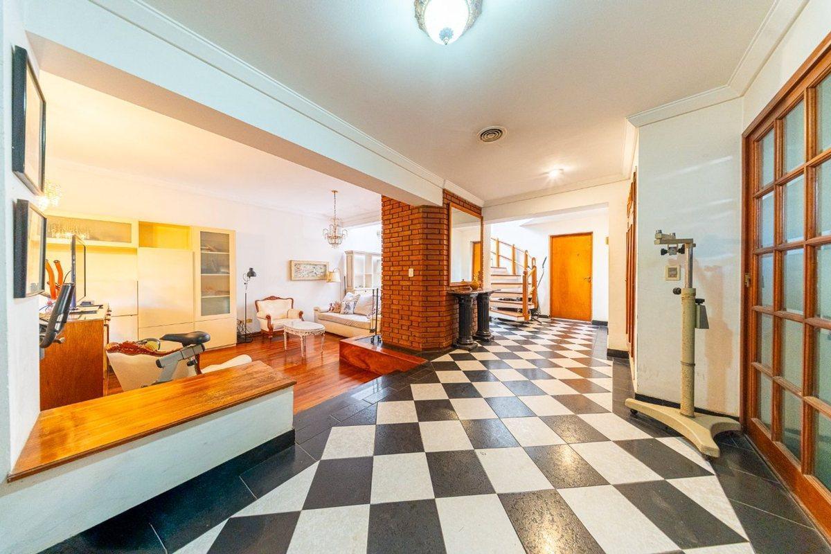 Foto de CASA EN VENTA 4/5 DORMITORIOS.JARDÍN.QUINCHO.GARAG, imagen 3