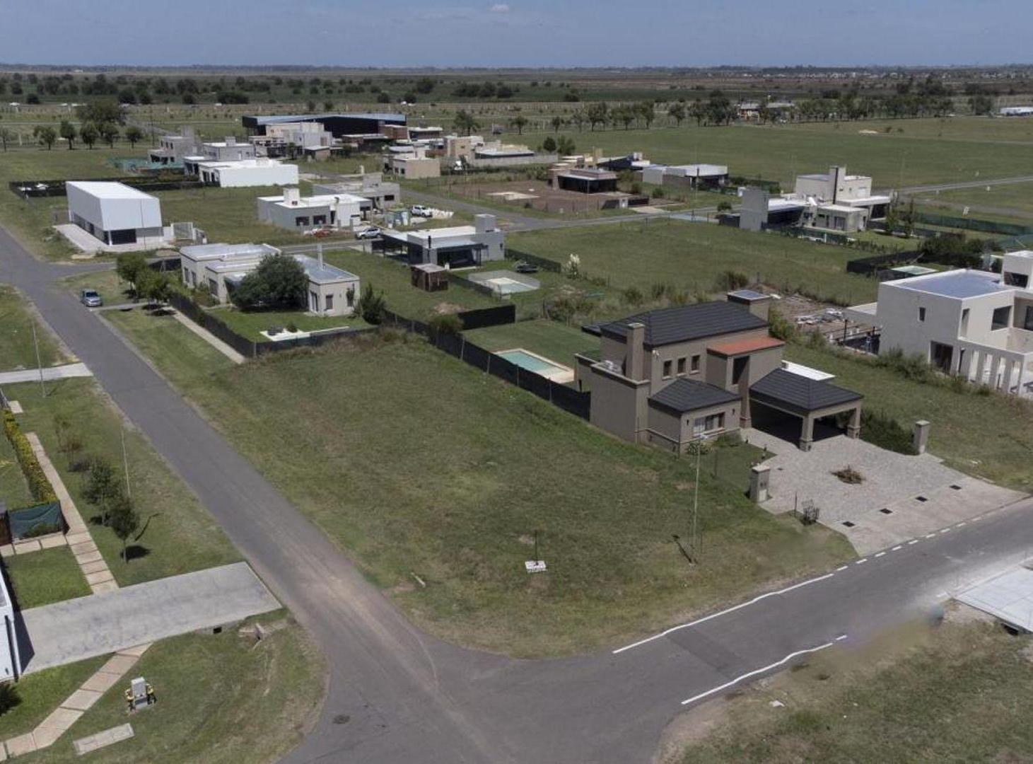 Foto de VENTA TERRENO DE ESQUINA COMERCIAL DON MATEO, imagen 2