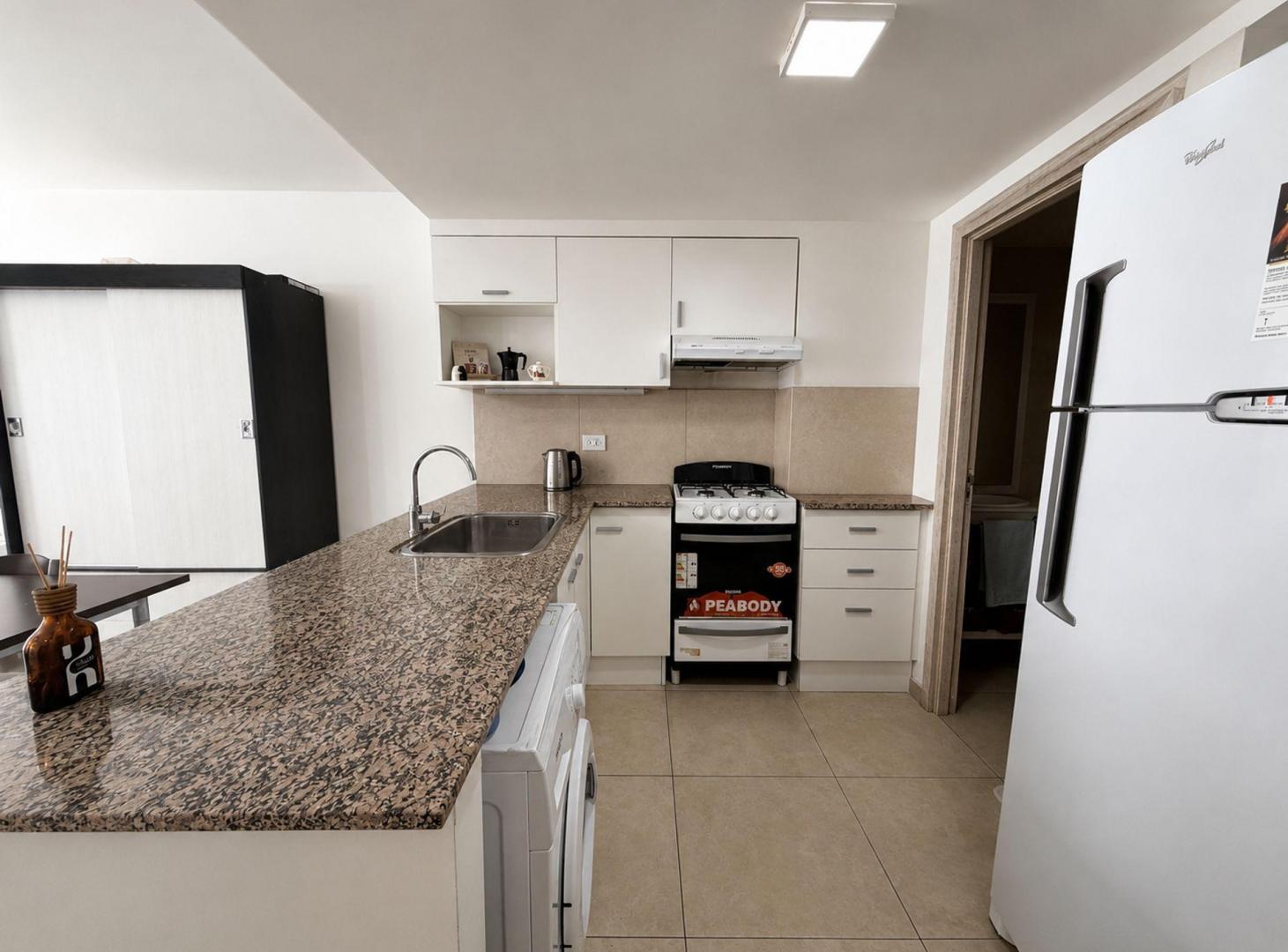 Foto de VENTA - MONOAMBIENTE MUY AMPLIO CON PATIO, imagen 2