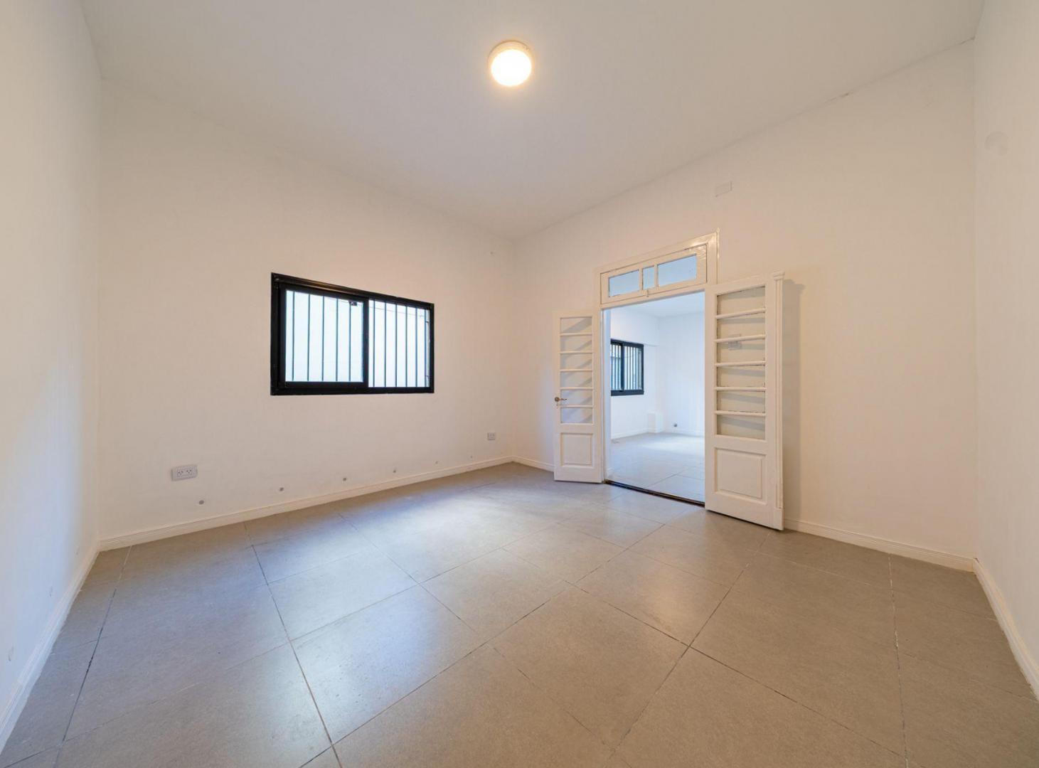 Foto de VENTA CASA INTERNA 3 DORMITORIOS BARRIO LOURDES, imagen 2