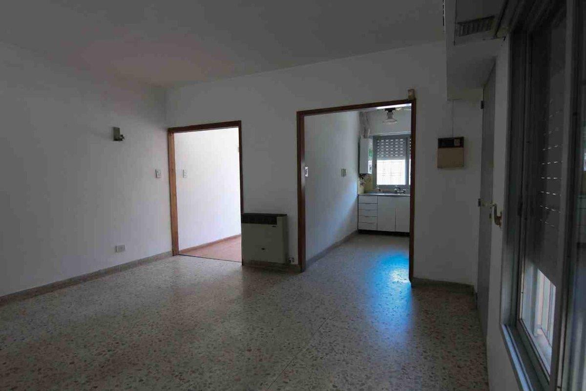 Foto de CASA EN VENTA DOS DORMITORIOS COCHERA, imagen 4