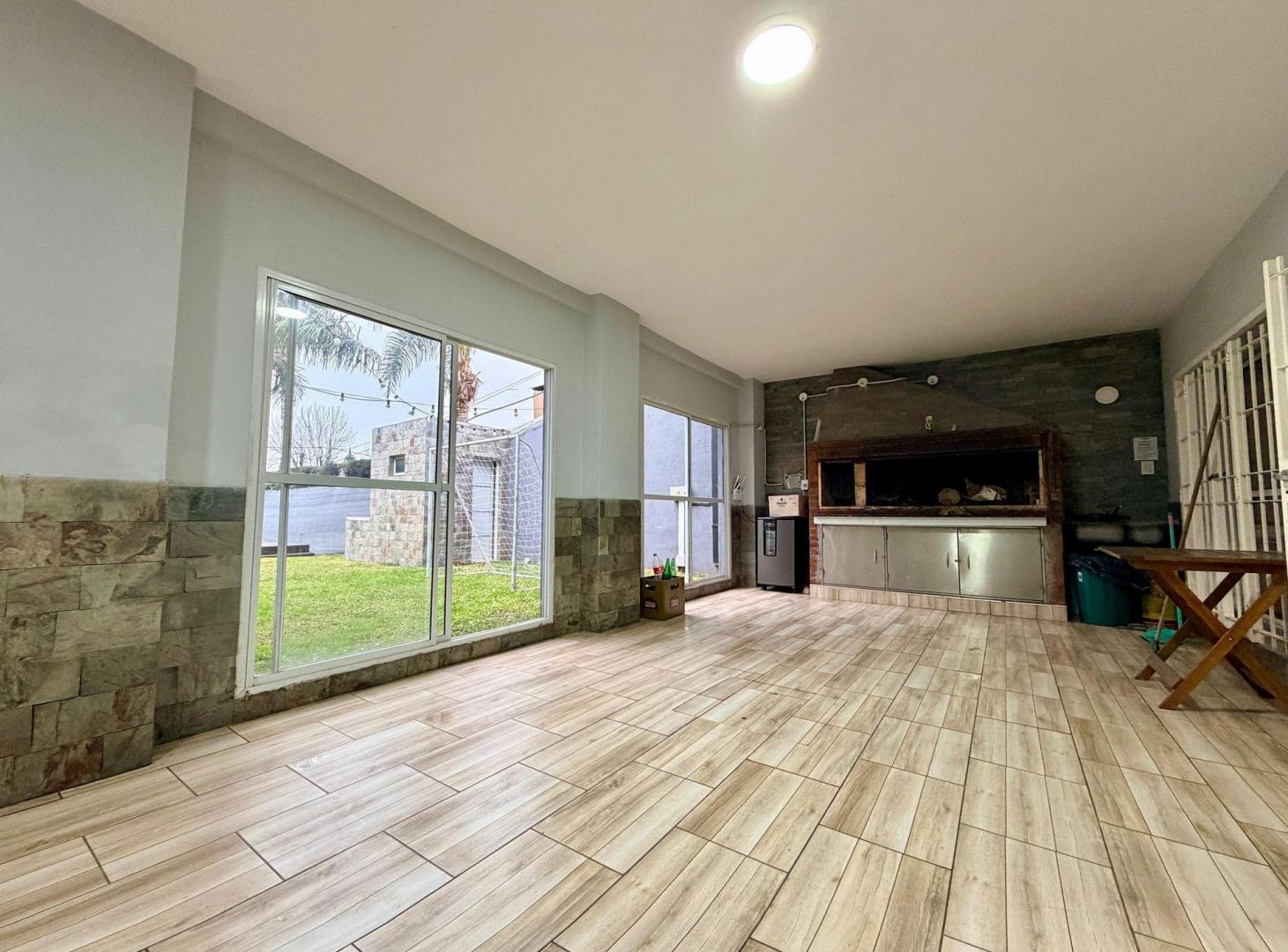Foto de VENTA CASA DE 3 DORMITORIOS EN FUNES - GARITA 18, imagen 2