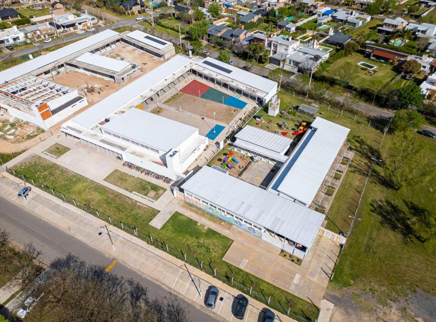 Foto de VENTA LOTE COMERCIA FUNES CITY 550M2 CON VIVIENDA, imagen 1