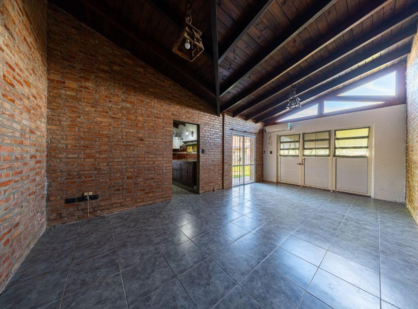 Foto de VENTA LOTE COMERCIA FUNES CITY 550M2 CON VIVIENDA, imagen 4