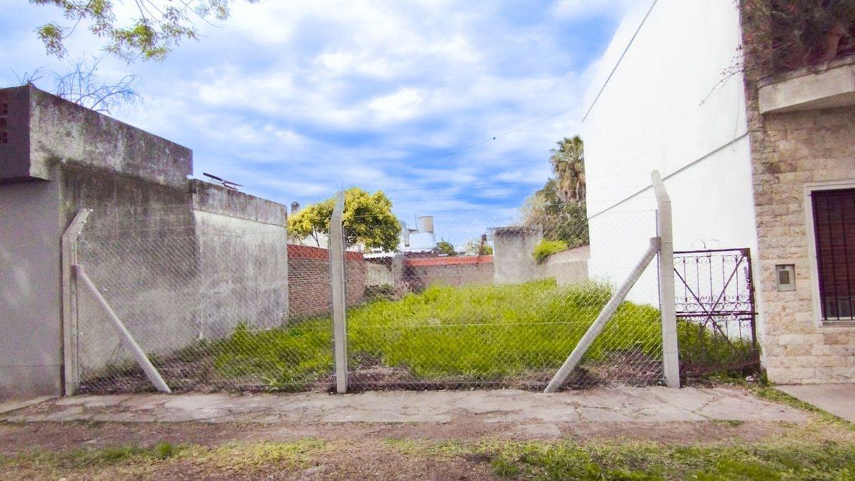 Foto de TERRENO DE 212 MTS EN VENTA - V. GOBERNADOR GALVEZ, imagen 2