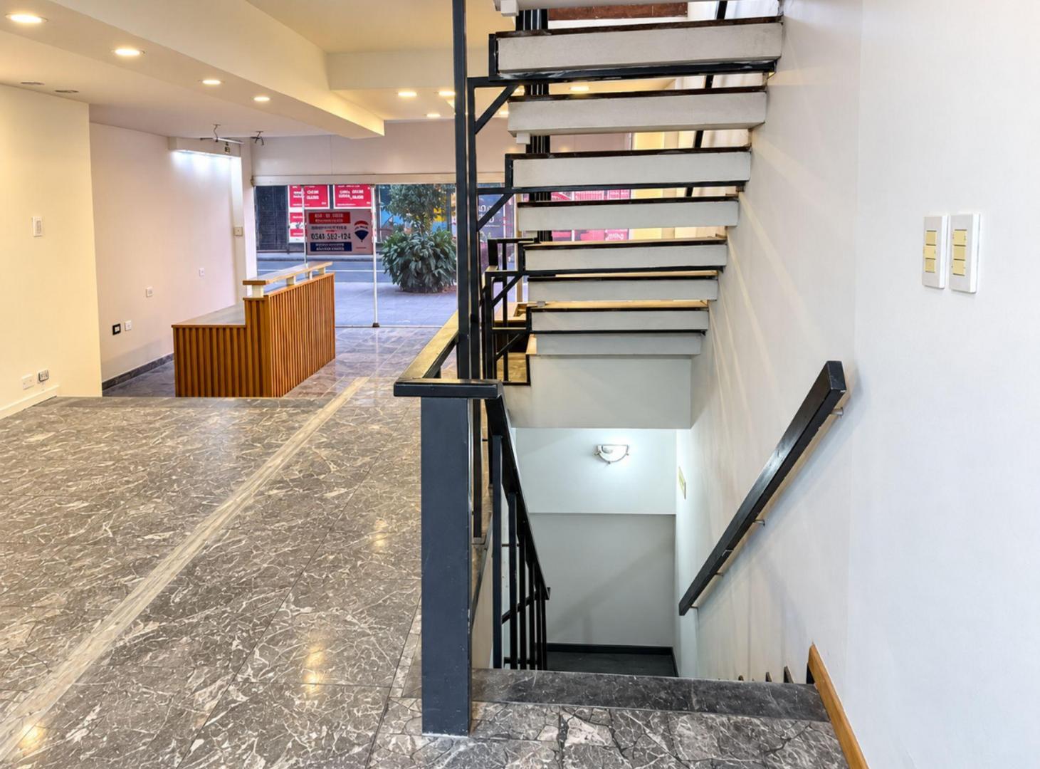 Foto de VENTA OFICINA DE 3 PLANTAS EN ROSARIO CENTRO 516M2, imagen 4