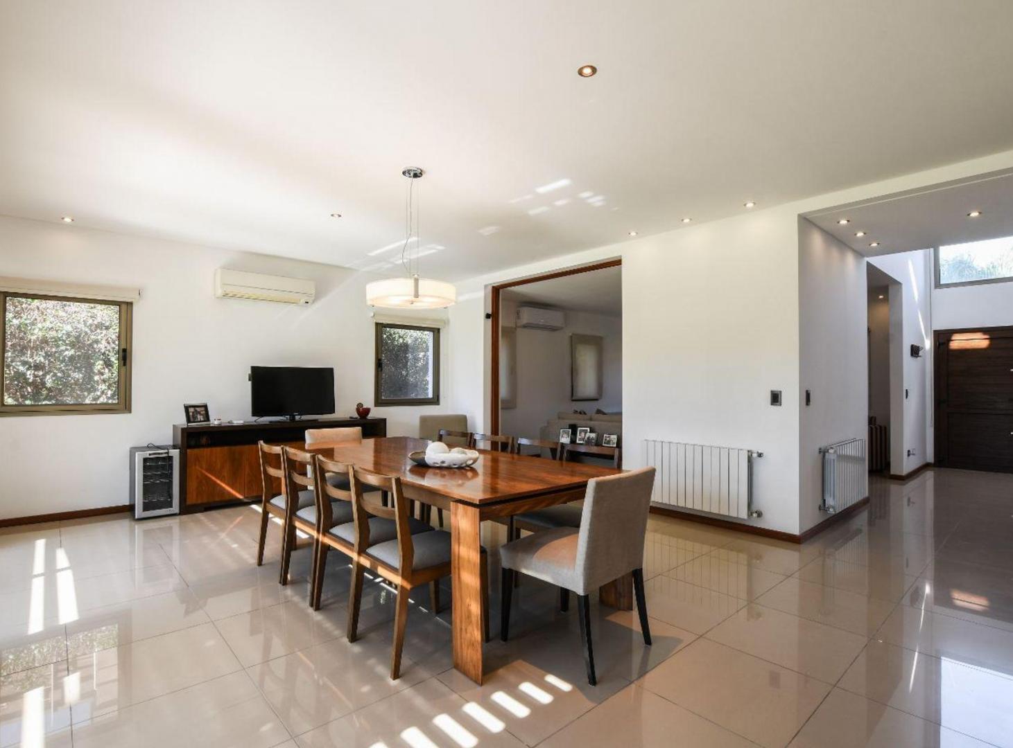 Foto de VENTA CASA EN FUNES HILLS SAN MARINO, imagen 2