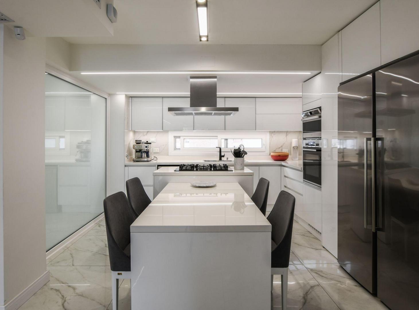 Foto de VENTA PISO EXCLUSIVO DE 3 DORMITORIOS - 2 COCHERAS, imagen 2