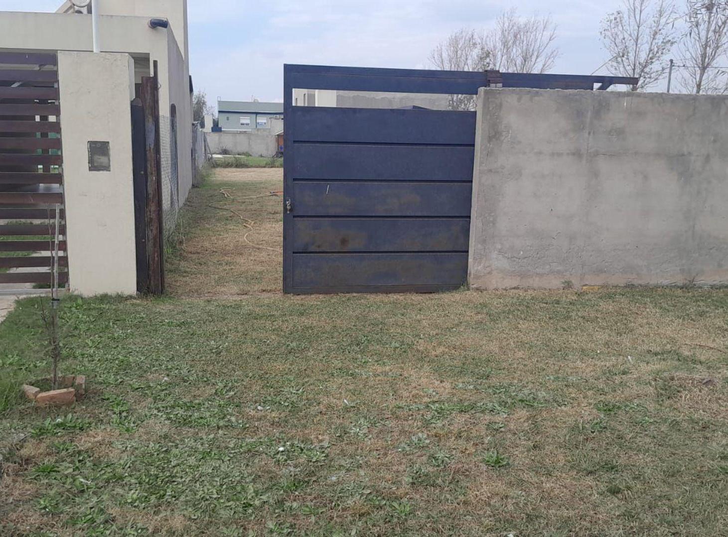 Foto de TERRENO CON PILETA Y PORTON - TDS3, imagen 2