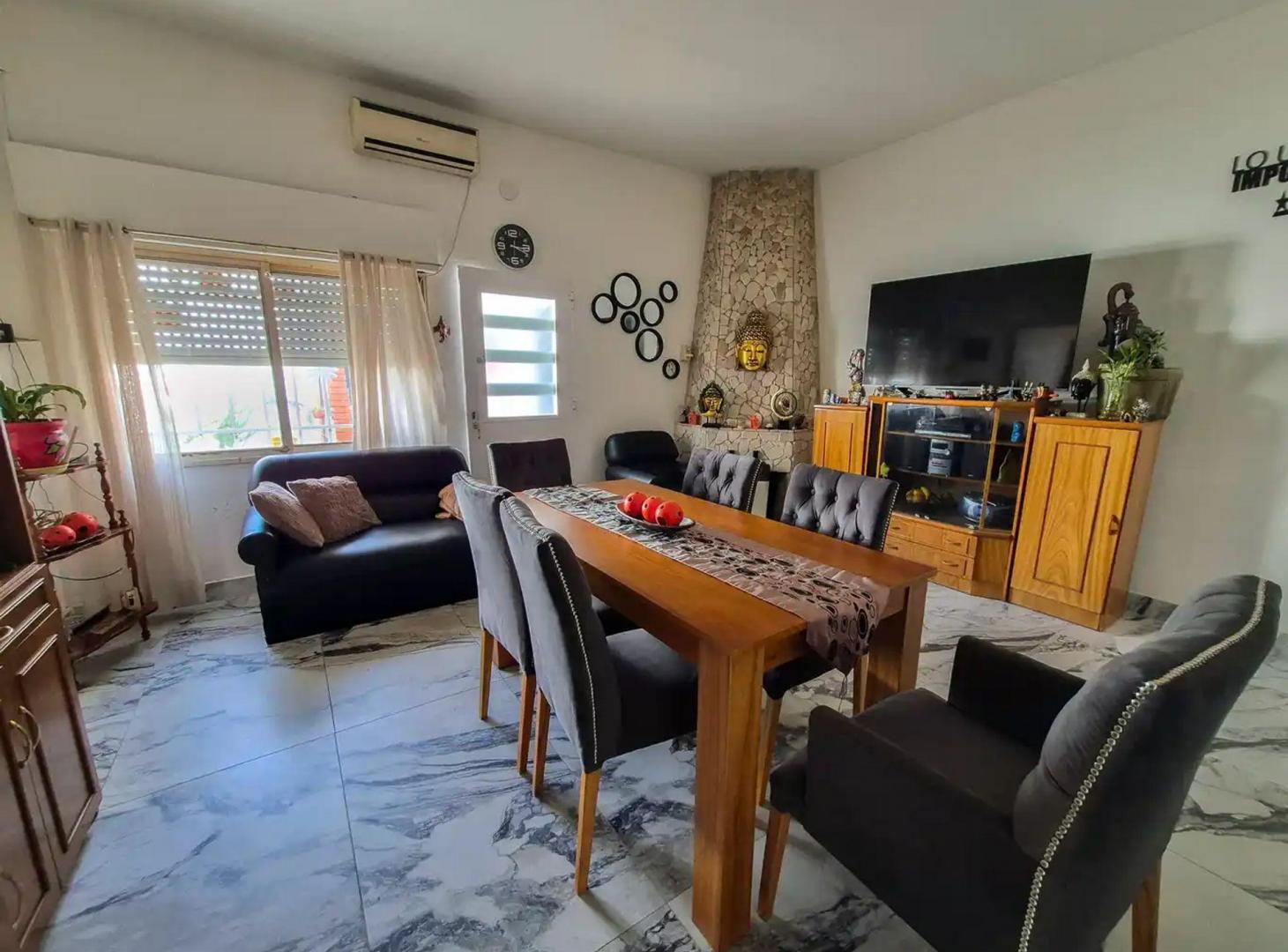 Foto de CASA FRENTE 3 DORM EN VENTA - BARRIO LA FLORIDA, imagen 2