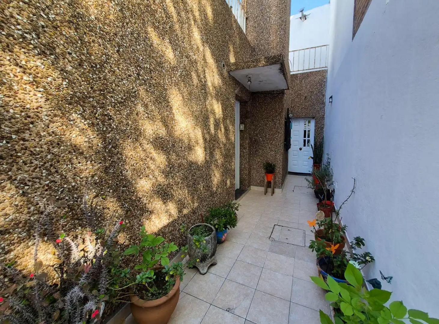 Foto de CASA FRENTE 3 DORM EN VENTA - BARRIO LA FLORIDA, imagen 4